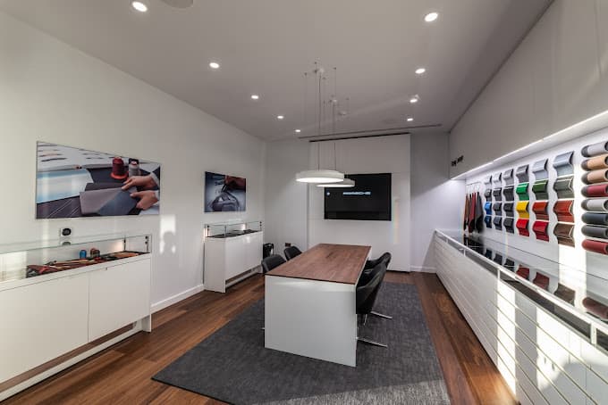 Porsche configurator / design studio: material samples and consultation desk